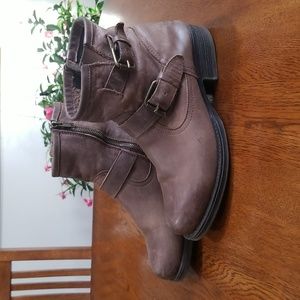 Artisan brown leather ankle boots